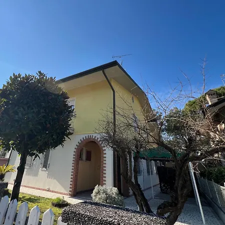 Giardini Apartment *